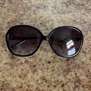 Betsey Johnson Black Oversized Sunglasses tortoise frame